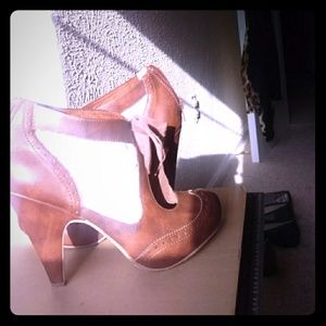 Brown and cream shoe/ bootie